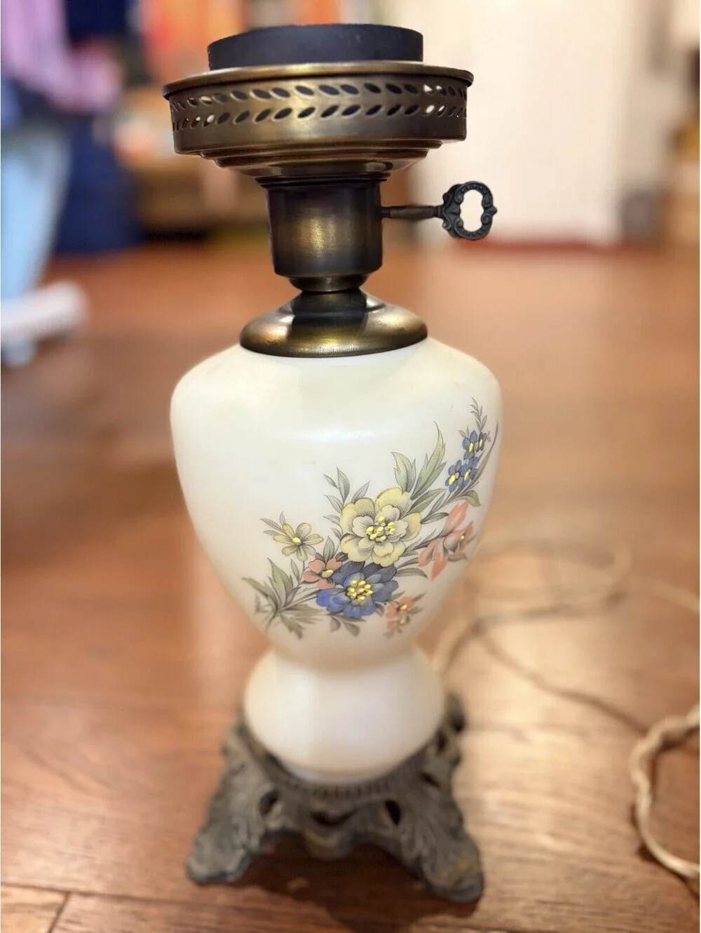 Victorian Hurricane Table Lamp Gone w/ The Wind VTG 3-Way Hand Painted Floral